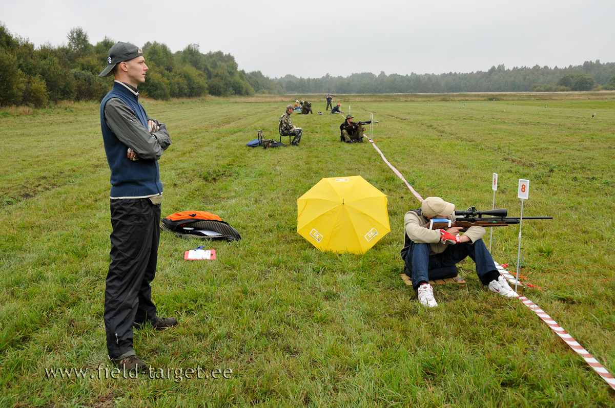 Aroni grupp tulejoonel